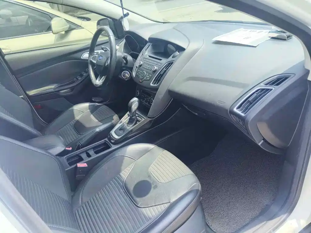 Photo 10 - Ford Focus