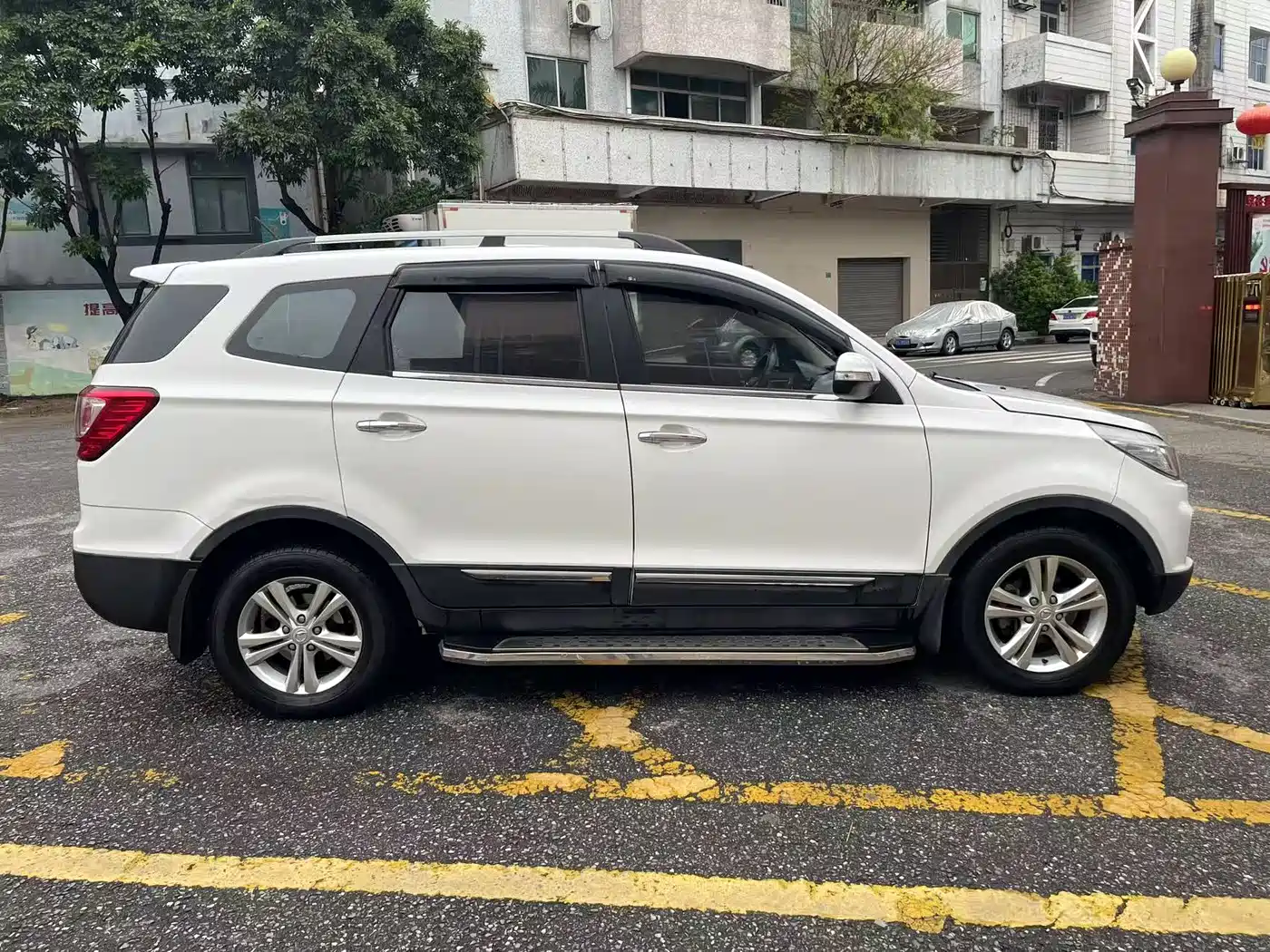 BAIC Huansu S3 2015 2015 1.5L Luxury (China V)