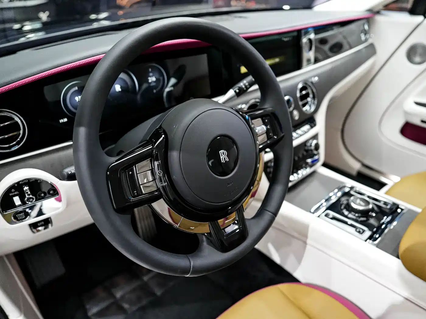 Rolls-Royce Spectre 2024 Standard Model фото 13