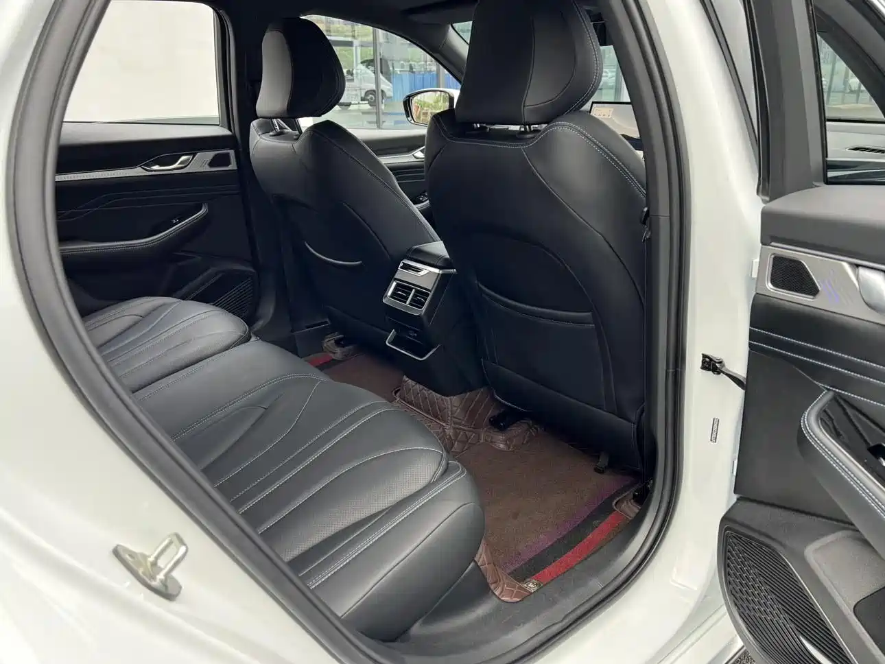 Фото 7 - Geely Preface