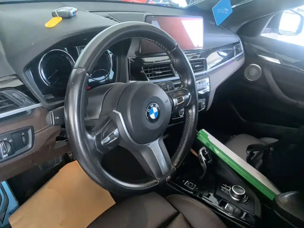 BMW X2 2020 2021 sDrive25i Leading M Off-Road Package