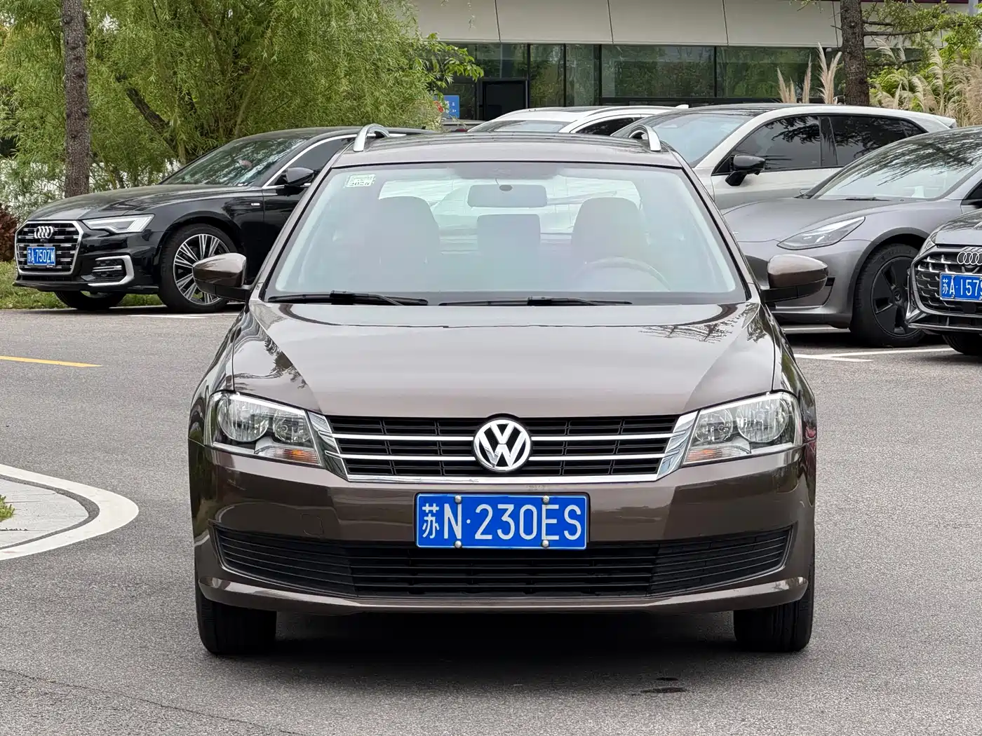 Volkswagen Lavida Tour 2013 1.6L Automatic Trend Style фото 3