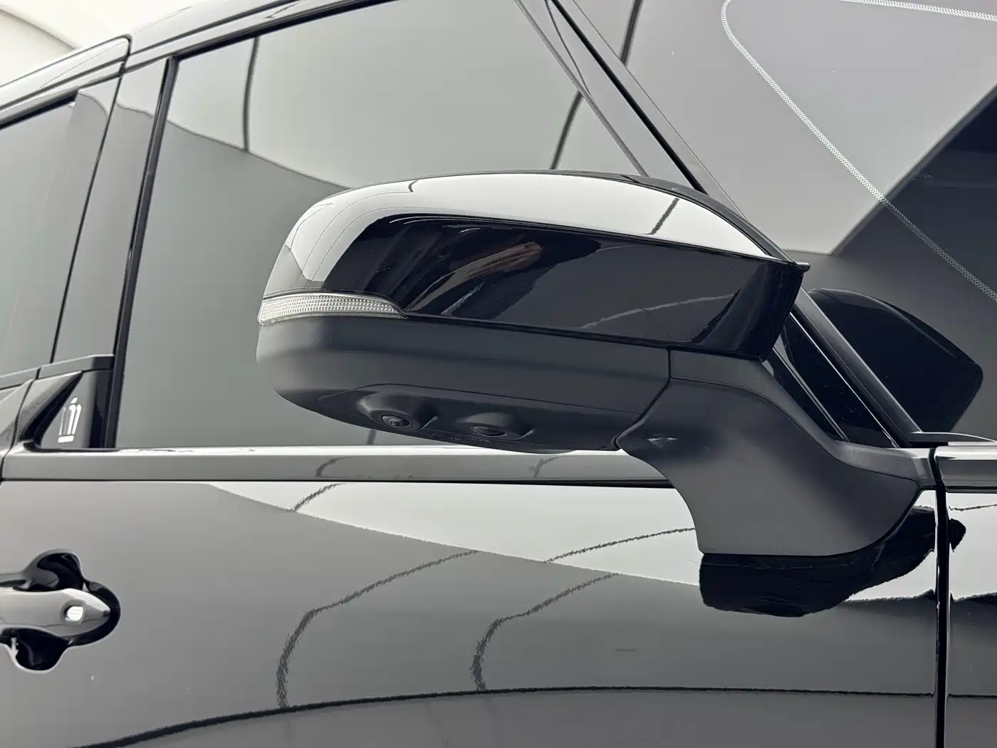 Toyota Vellfire 2024 Crown Hybrid 2.5L Executive Premium Edition фото 4