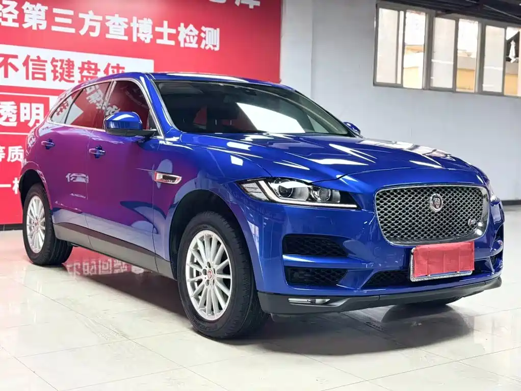 Фото 3 - Jaguar F-PACE