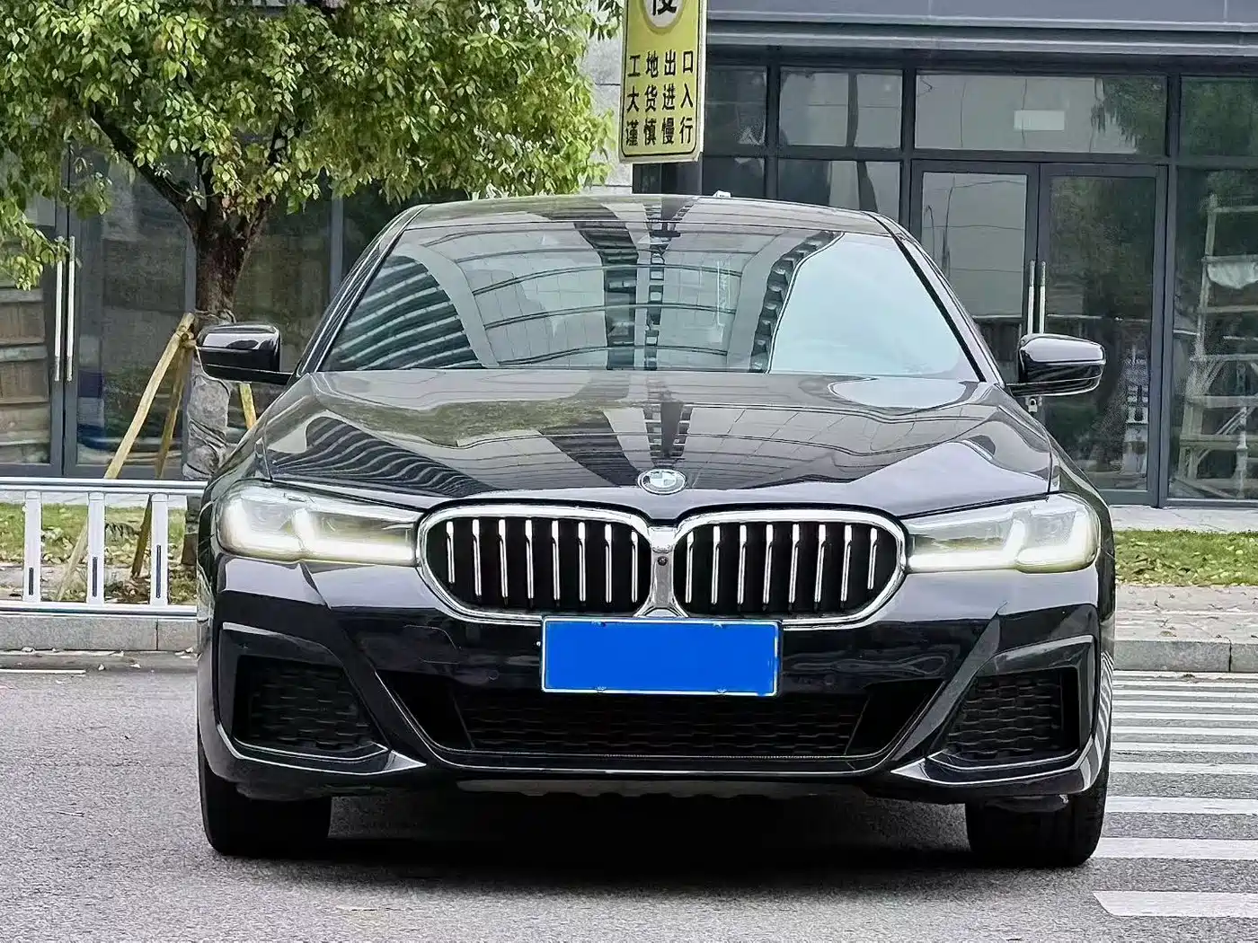 BMW 5 Series 2021 525Li M Sport Package фото 2