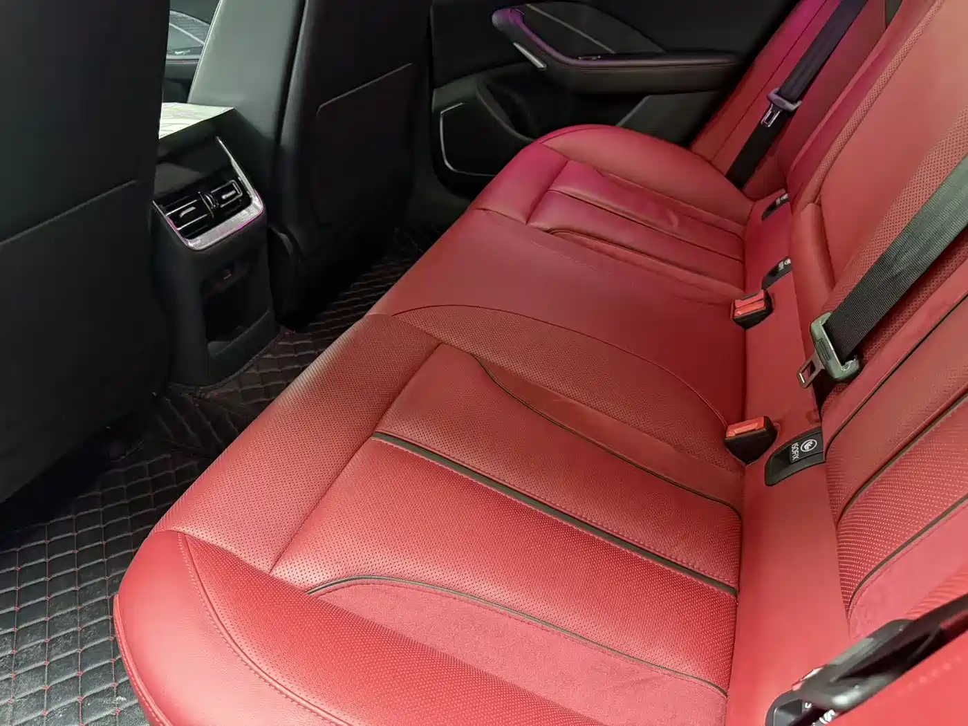 Hongqi H6 2024 Model 2.0T Fashion Edition фото 9