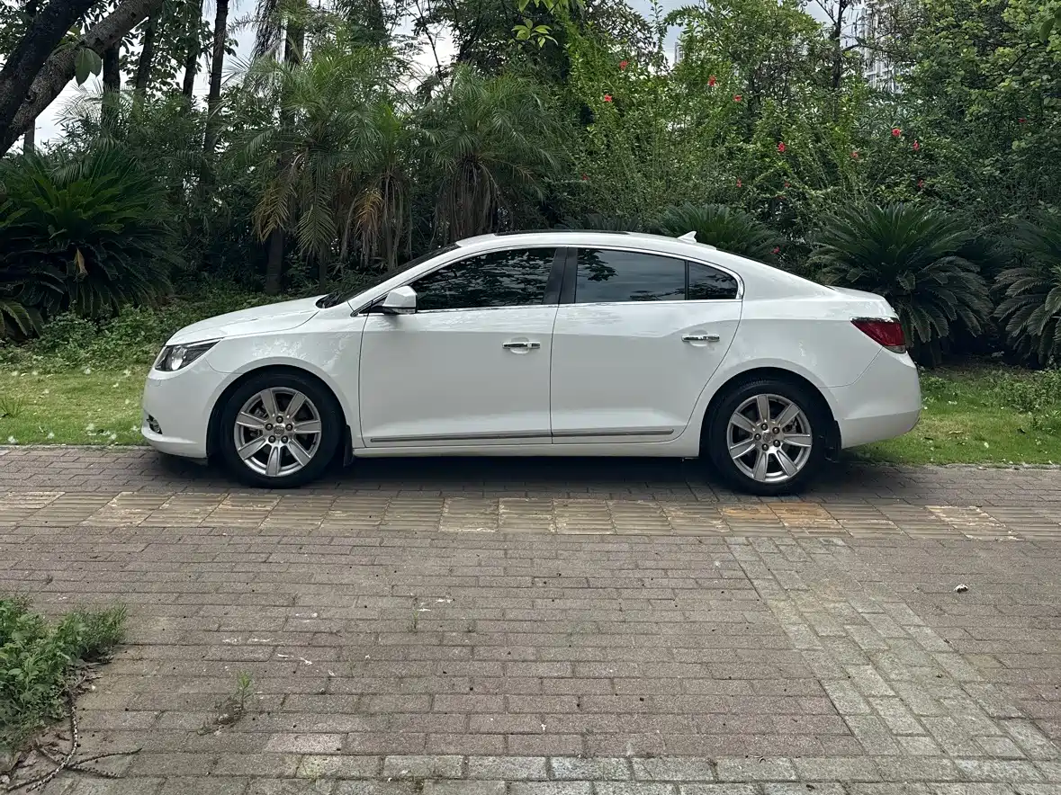Buick LaCrosse 2011 2.0T Flagship фото 3