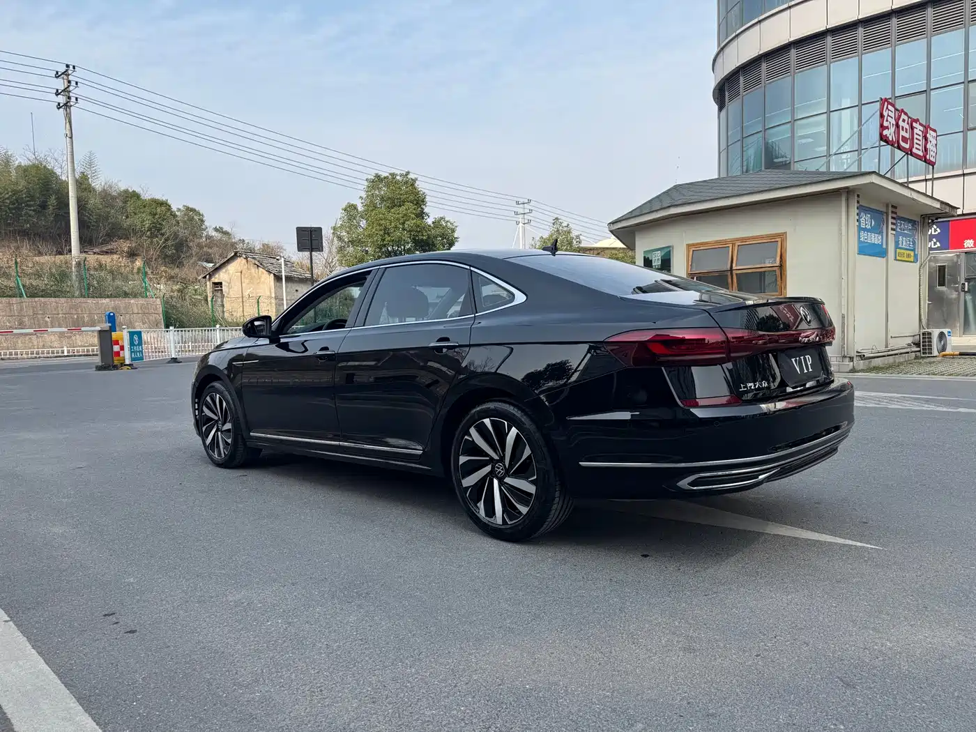 Volkswagen Passat 2025 Outstanding 380TSI Dragon Glory Edition фото 7