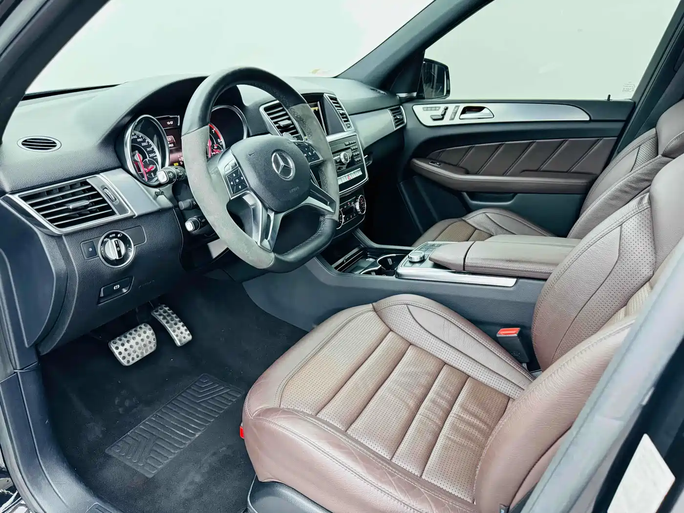 Mercedes-Benz M-Class AMG 2012 AMG ML 63 фото 7