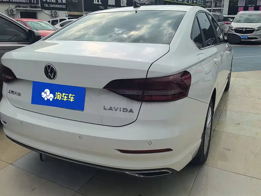 Volkswagen Lavida 2021 1.5L Auto Comfort Edition фото 3
