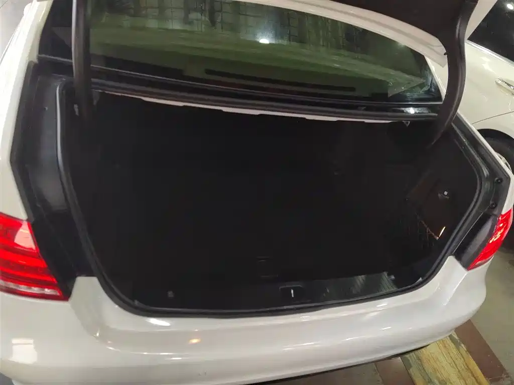 Mercedes-Benz E-Class 2015 E 260 L Sport фото 19