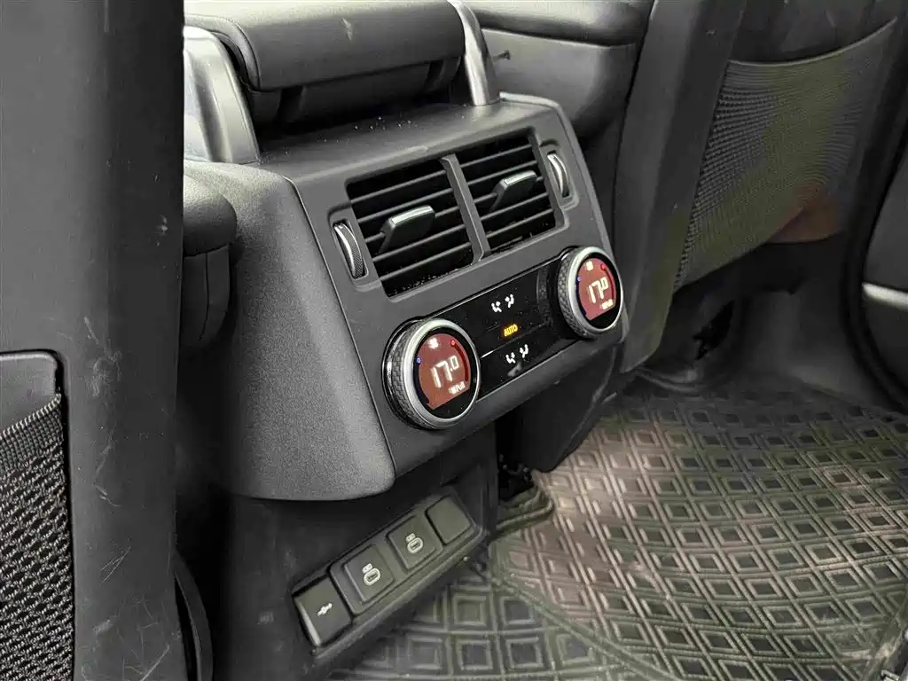 Photo 11 - Land Rover Discovery