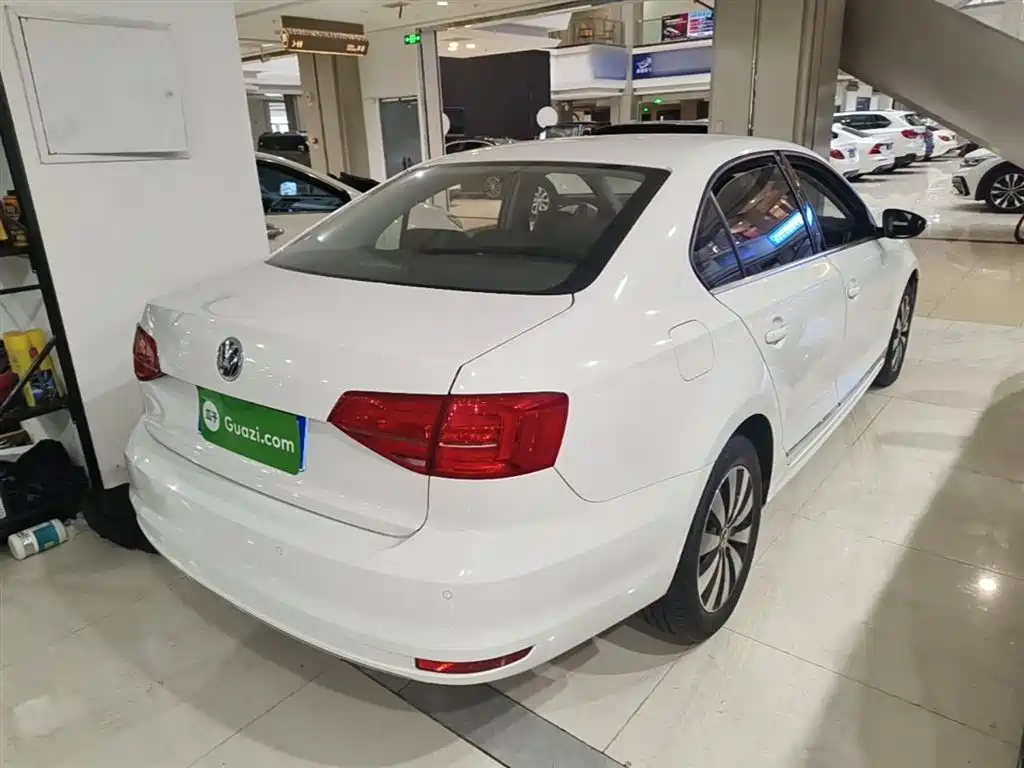 Volkswagen Sagitar 2018 1.6L Automatic Comfort фото 7