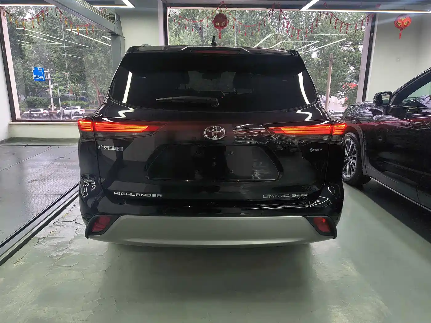 Toyota Highlander 2024 2.5L Smart Hybrid 4WD Ultimate 7-seater фото 6