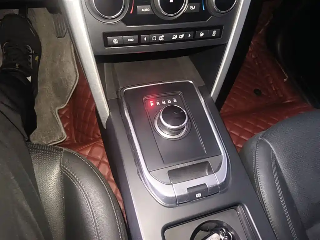 Land Rover Discovery Sport 2018 240PS SE Edition фото 14