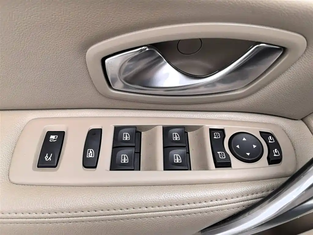 Renault Latitude 2011 2.5L Automatic Flagship Navigation Edition фото 20