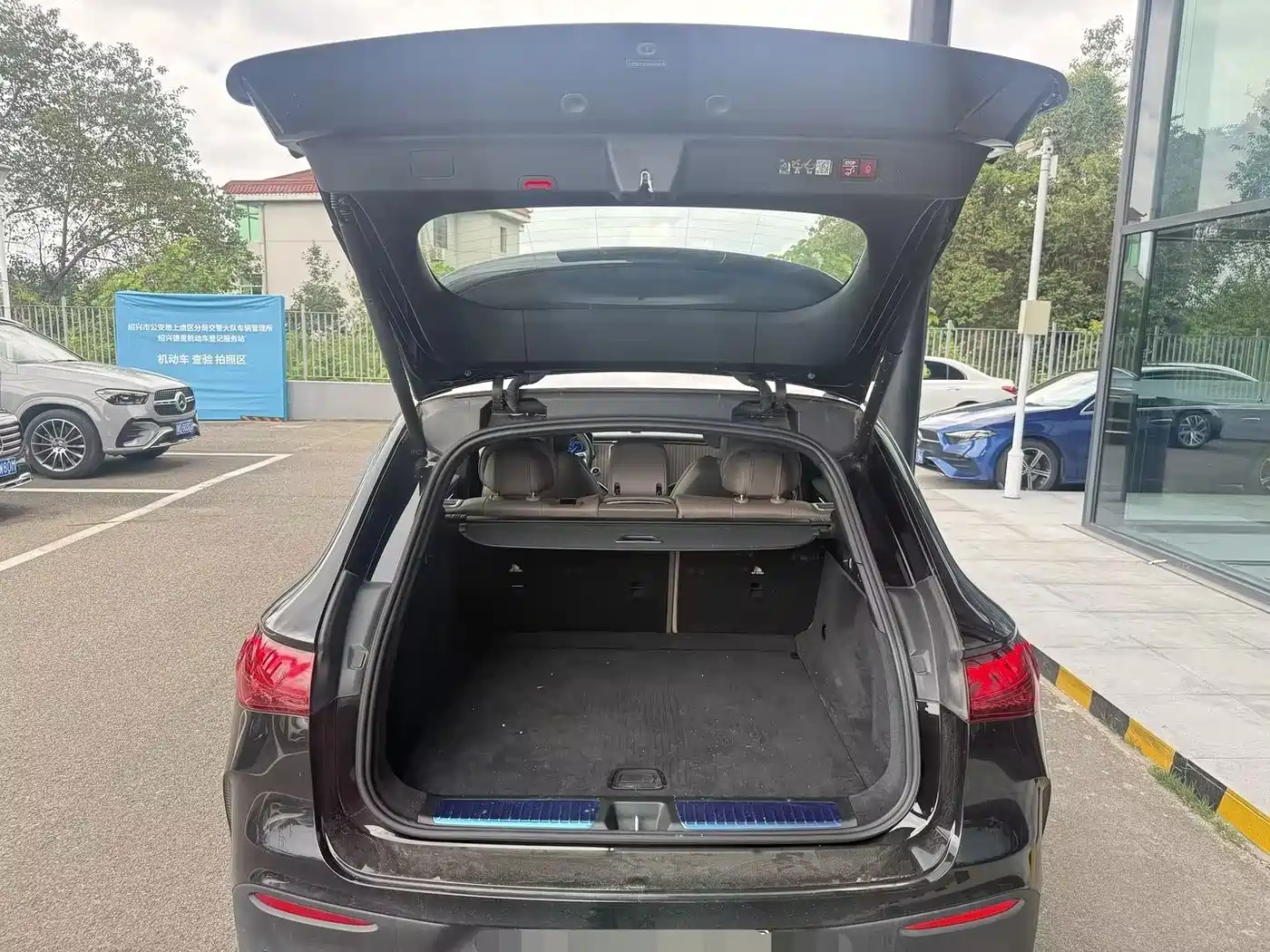 Mercedes-Benz EQE SUV 2025 2024 500 4MATIC Pioneer Edition