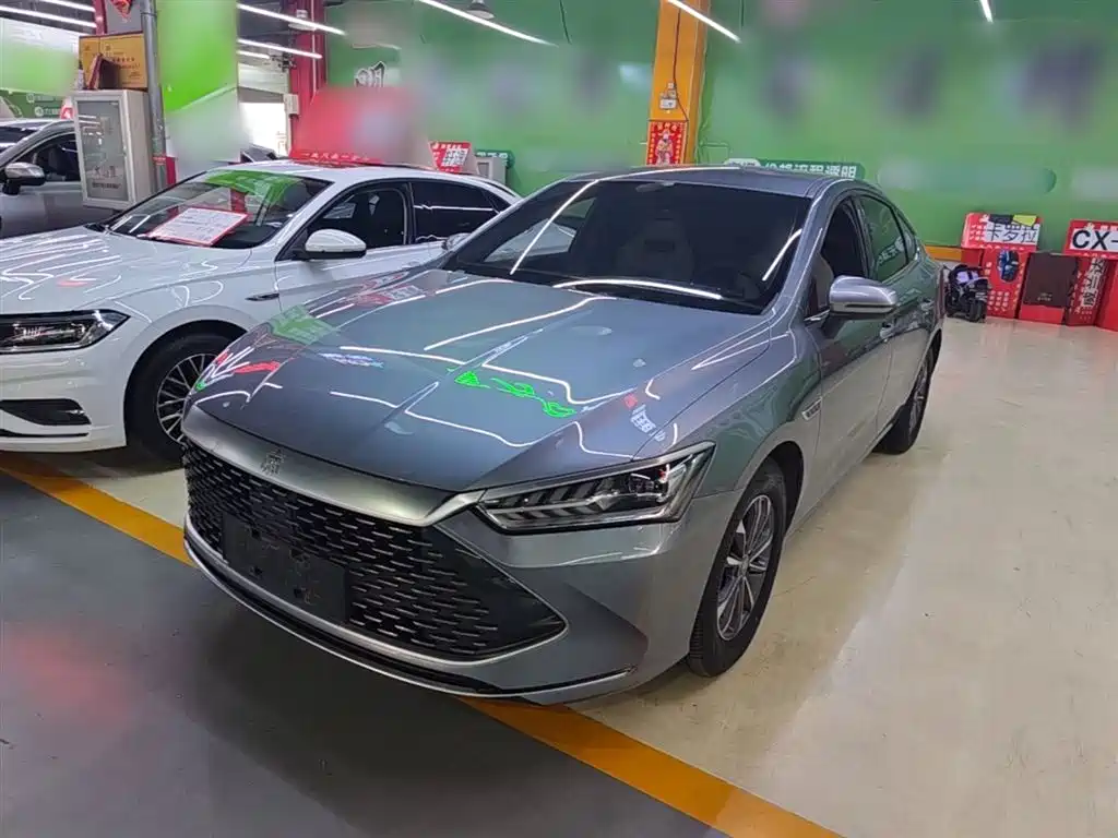 BYD Qin PLUS 2024 Glory Edition DM-i 55KM Leading фото 2