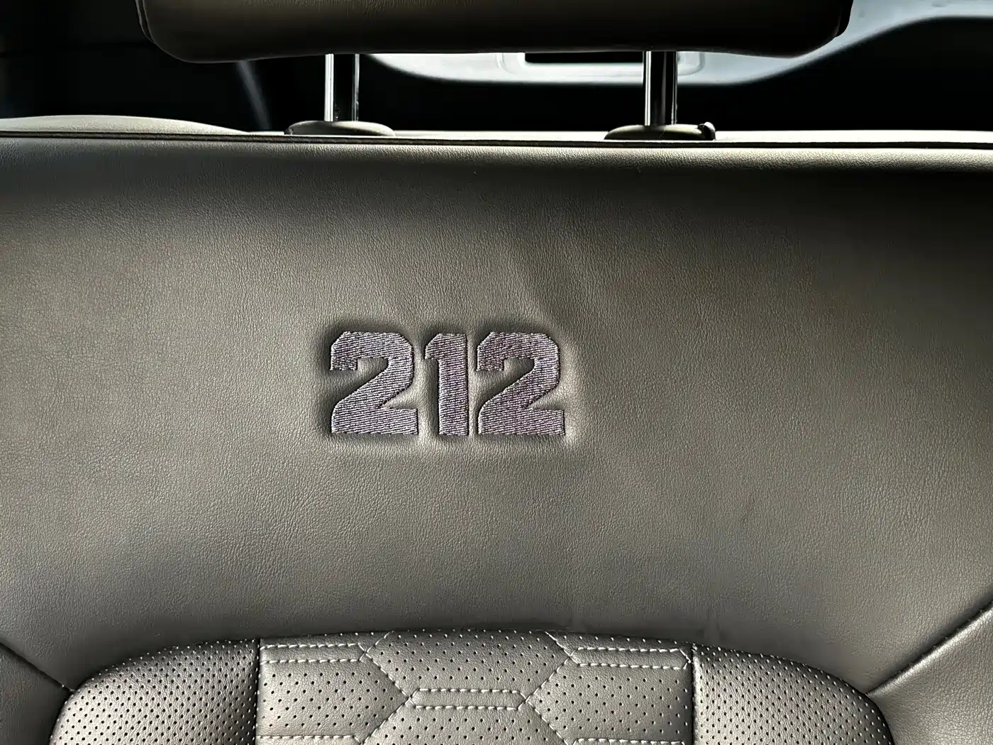212 T01 2025 2024 2.0T Explorer