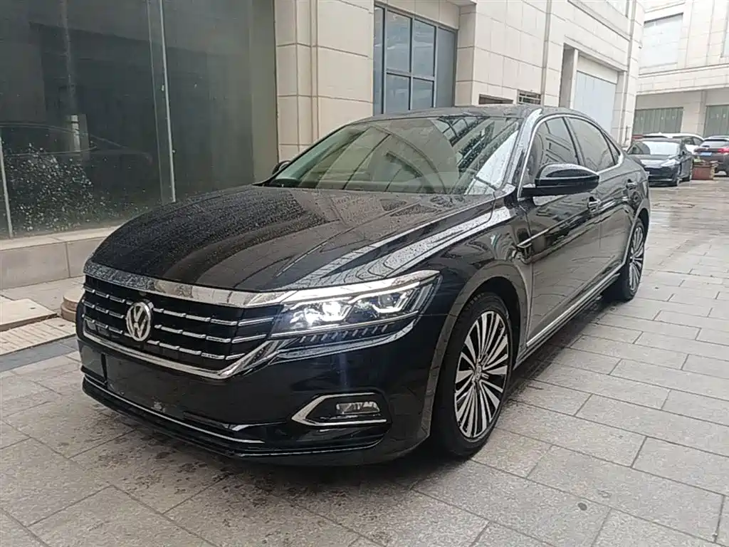 Volkswagen Passat 2019 330TSI Luxury Edition China VI фото 2