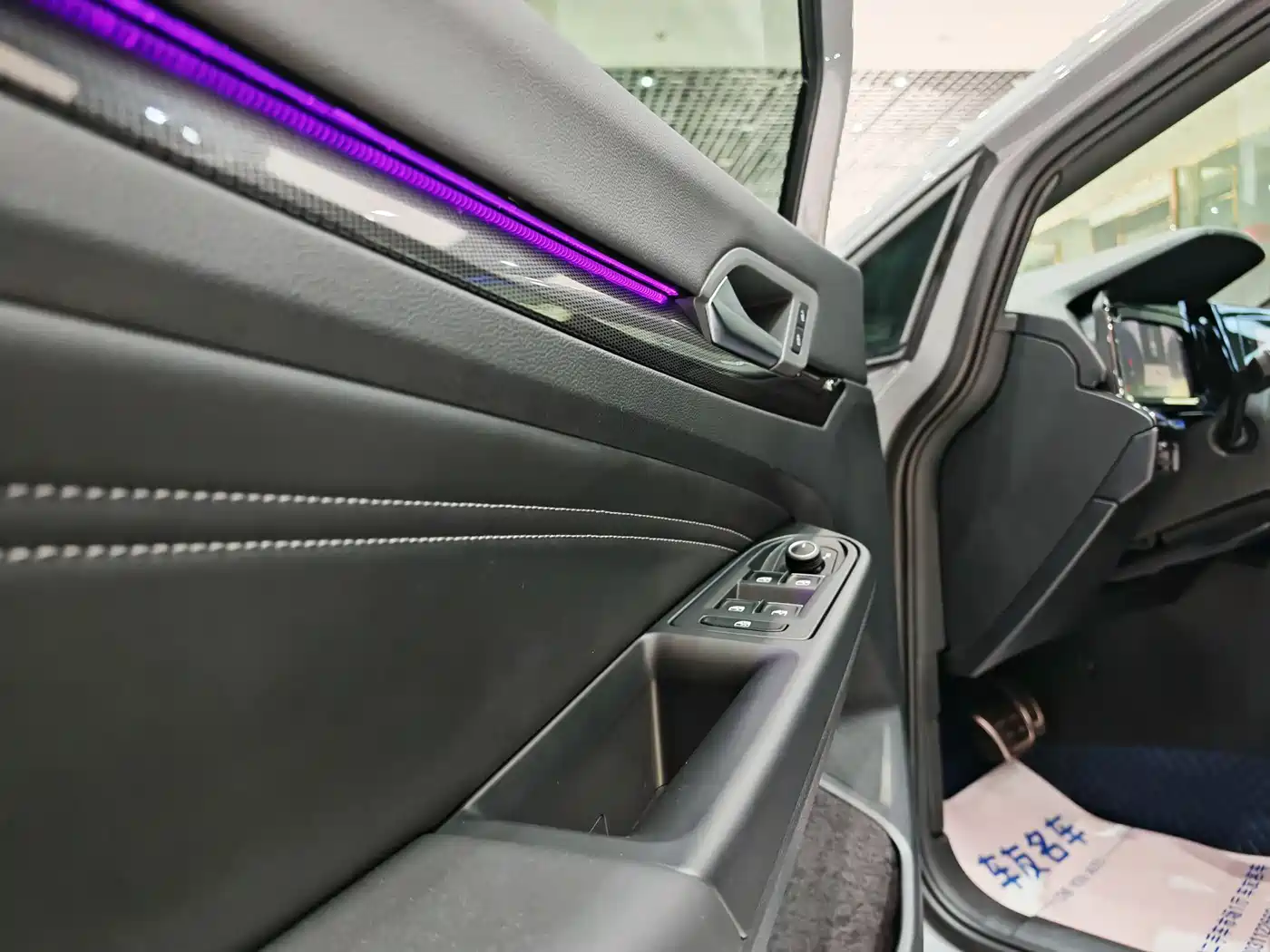 Volkswagen Golf 2023 Model 280TSI DSG R-Line фото 6
