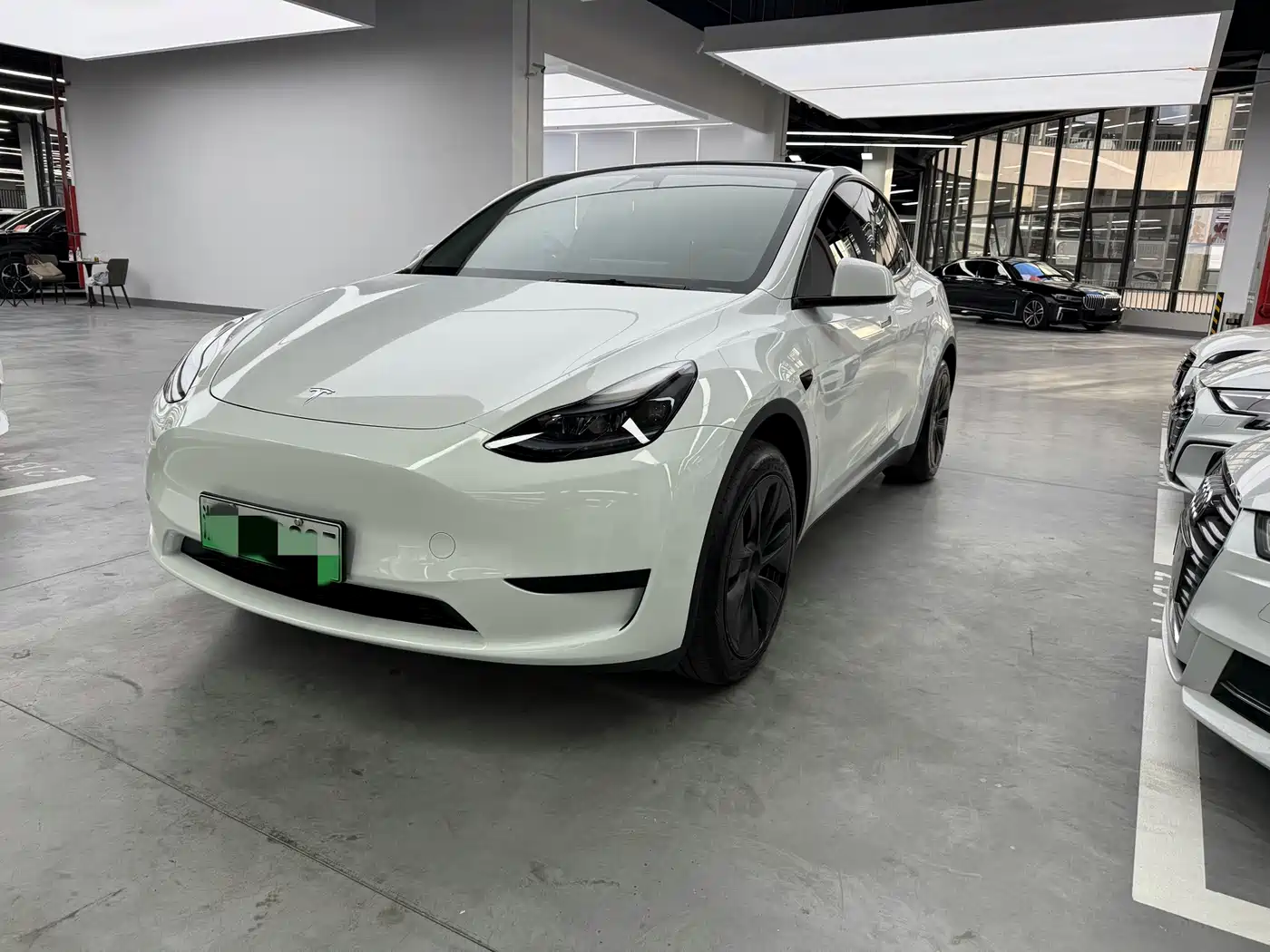 Tesla Model Y 2024