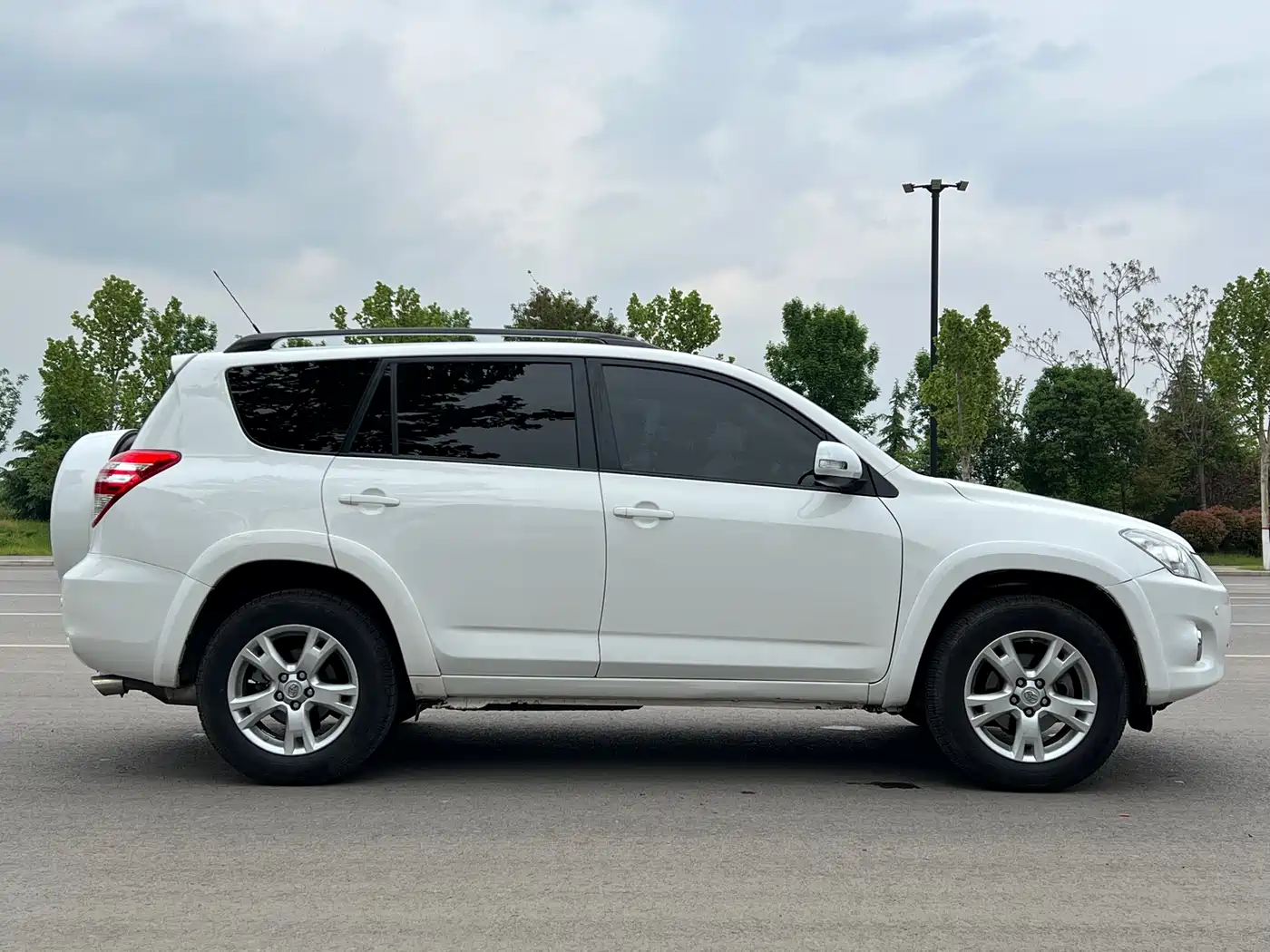 Toyota RAV4 Rongfang 2012 Styling Edition 2.4L Automatic 4WD Luxury фото 6