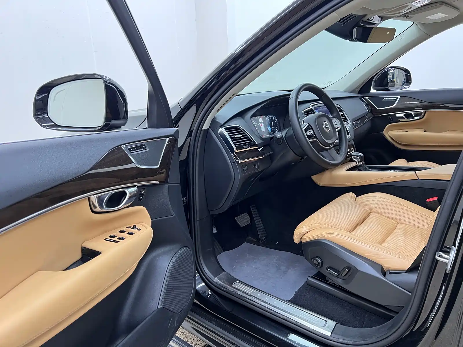 Photo 6 - Volvo XC90