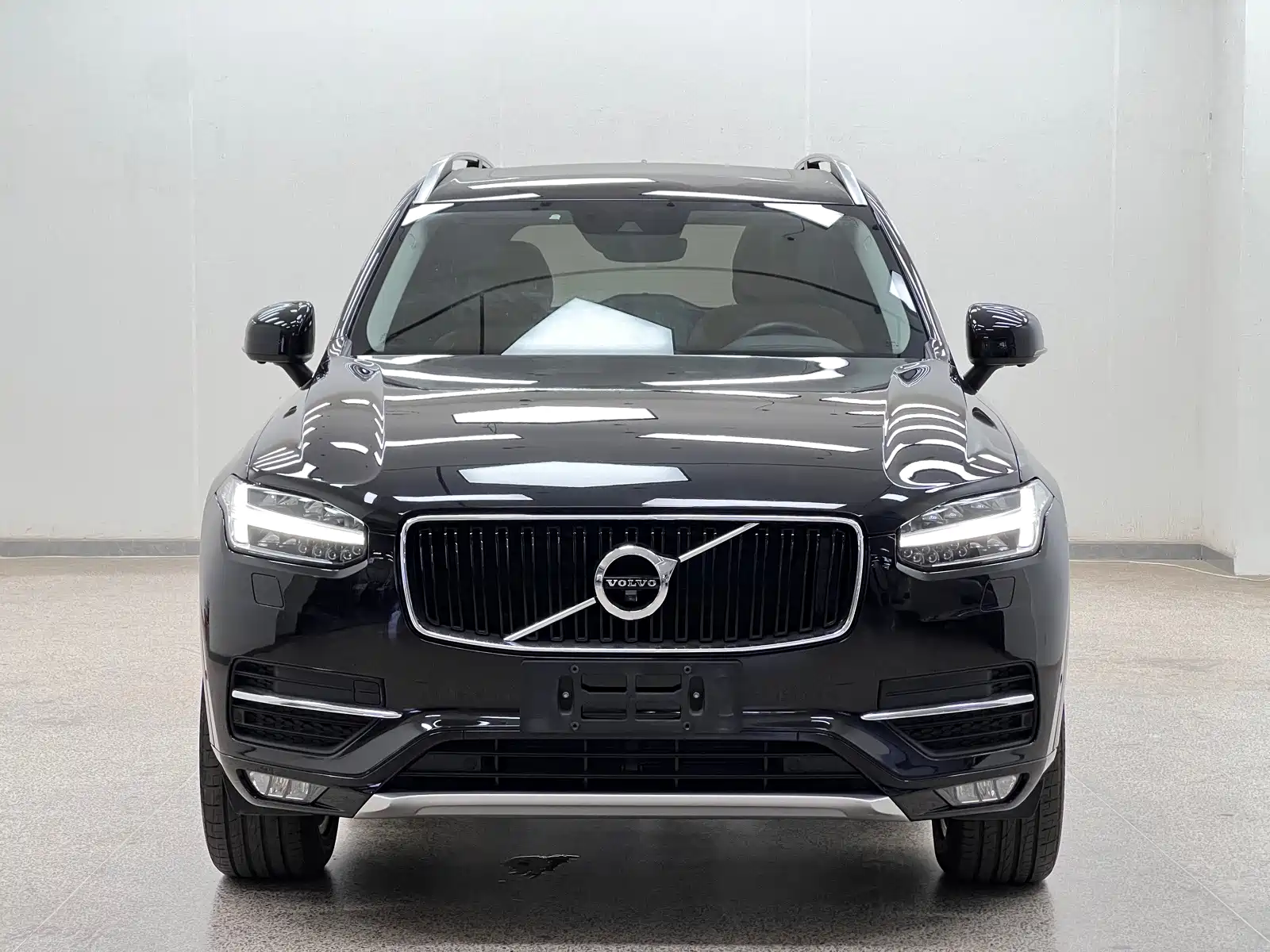 Photo 2 - Volvo XC90
