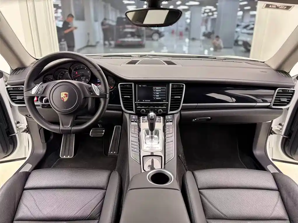 Porsche Panamera 2014 Panamera 4 3.0T фото 22