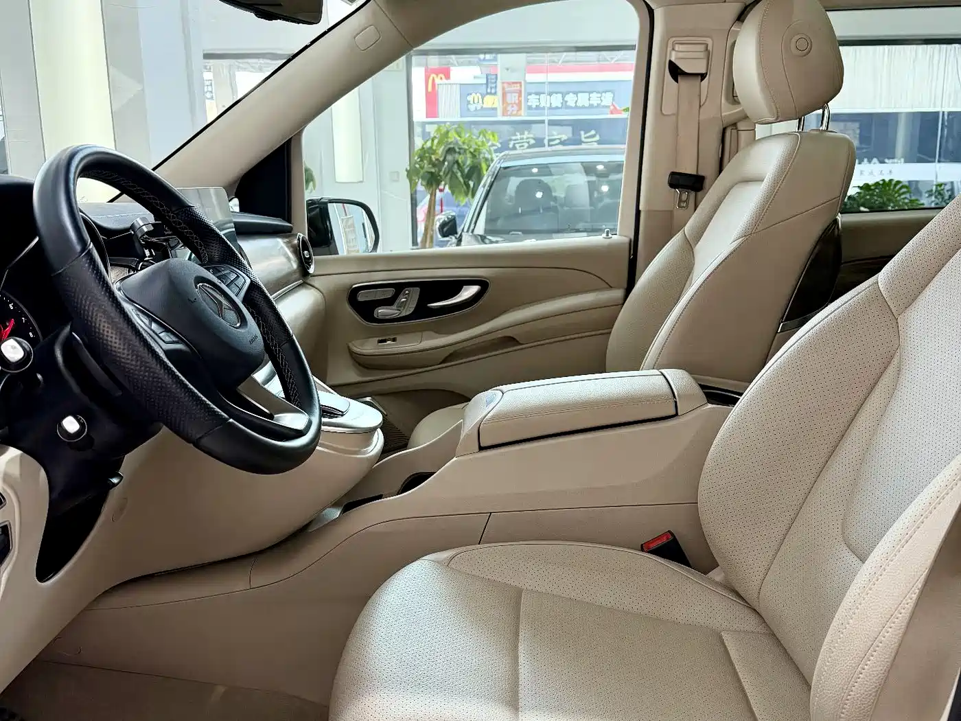 Mercedes-Benz V-Class 2021 V 260 L Long Wheelbase Premium Edition фото 4