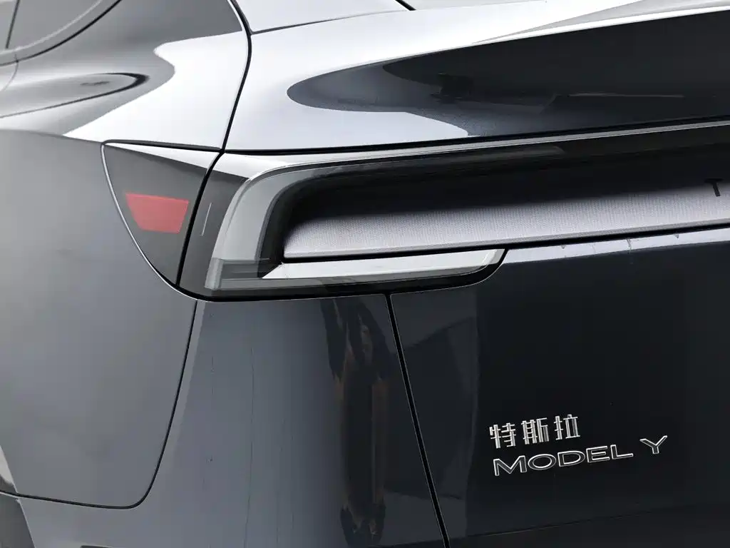 Tesla Model Y 2026 2025 Rear-Wheel Drive