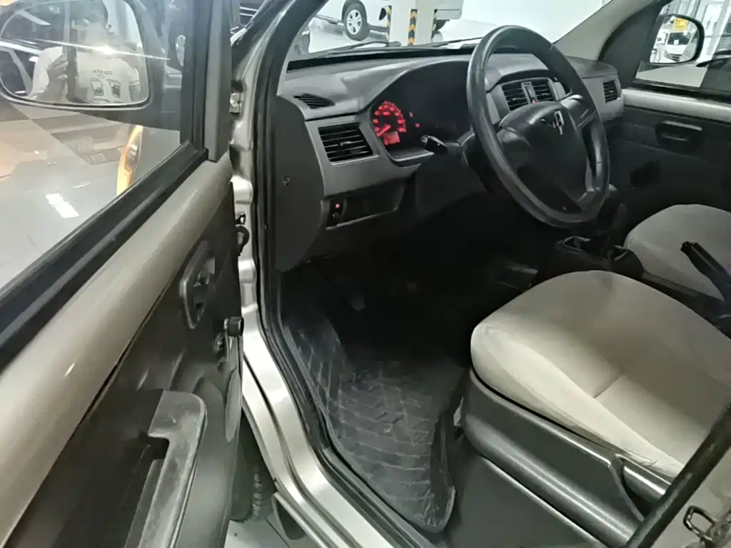 Wuling Motors Wuling Rongguang 2017 2015 1.2L S Base CNG
