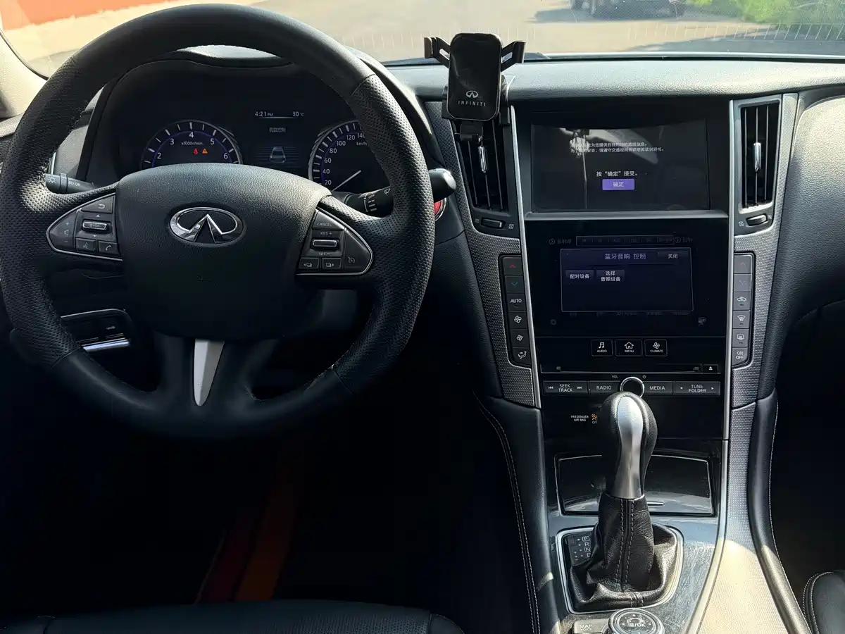 Фото 11 - Infiniti Q50L