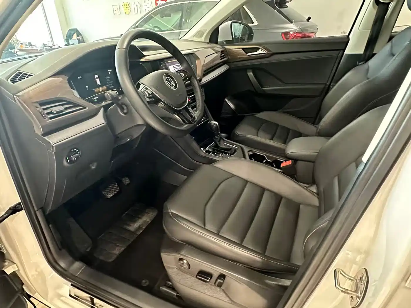 Volkswagen Tharu 2022 280TSI FWD Luxury Edition фото 9