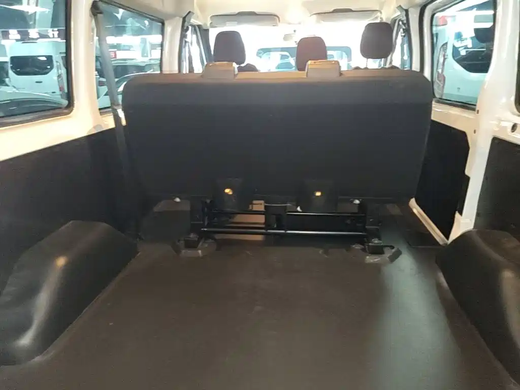 Jiangling JMC Fushun 2026 2025 Model 2.0T 6MT Diesel Short Wheelbase Low Roof Commercial MPV 5/6 Seats with Dual Swing Doors