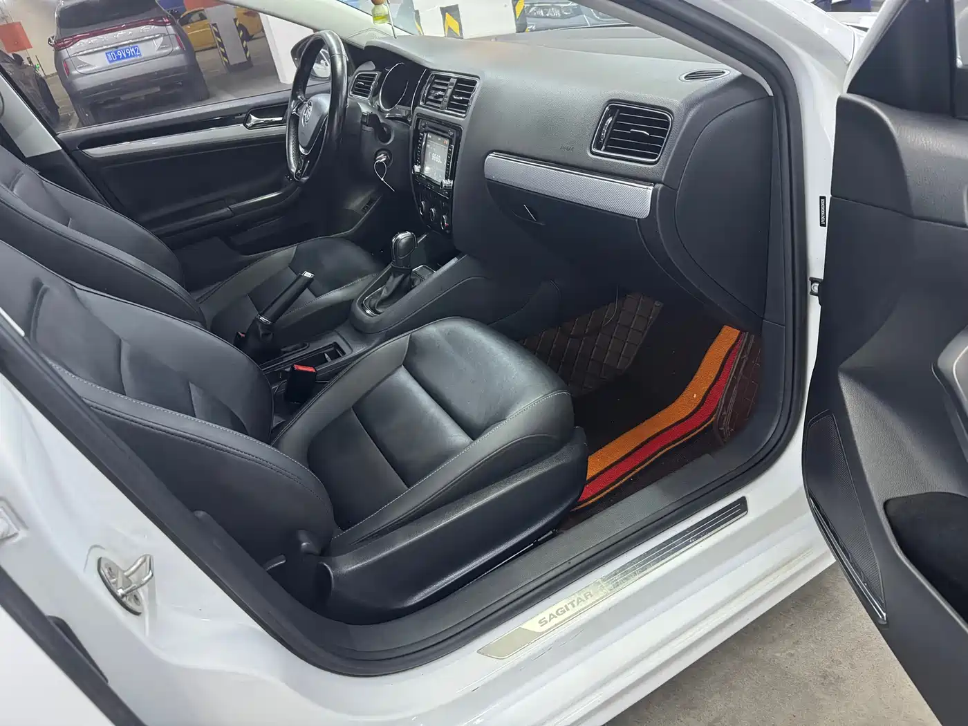 Volkswagen Sagitar 2015 230TSI Automatic Comfort фото 7