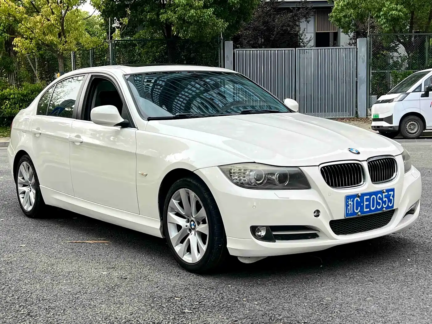 Photo 3 - BMW 3 Series
