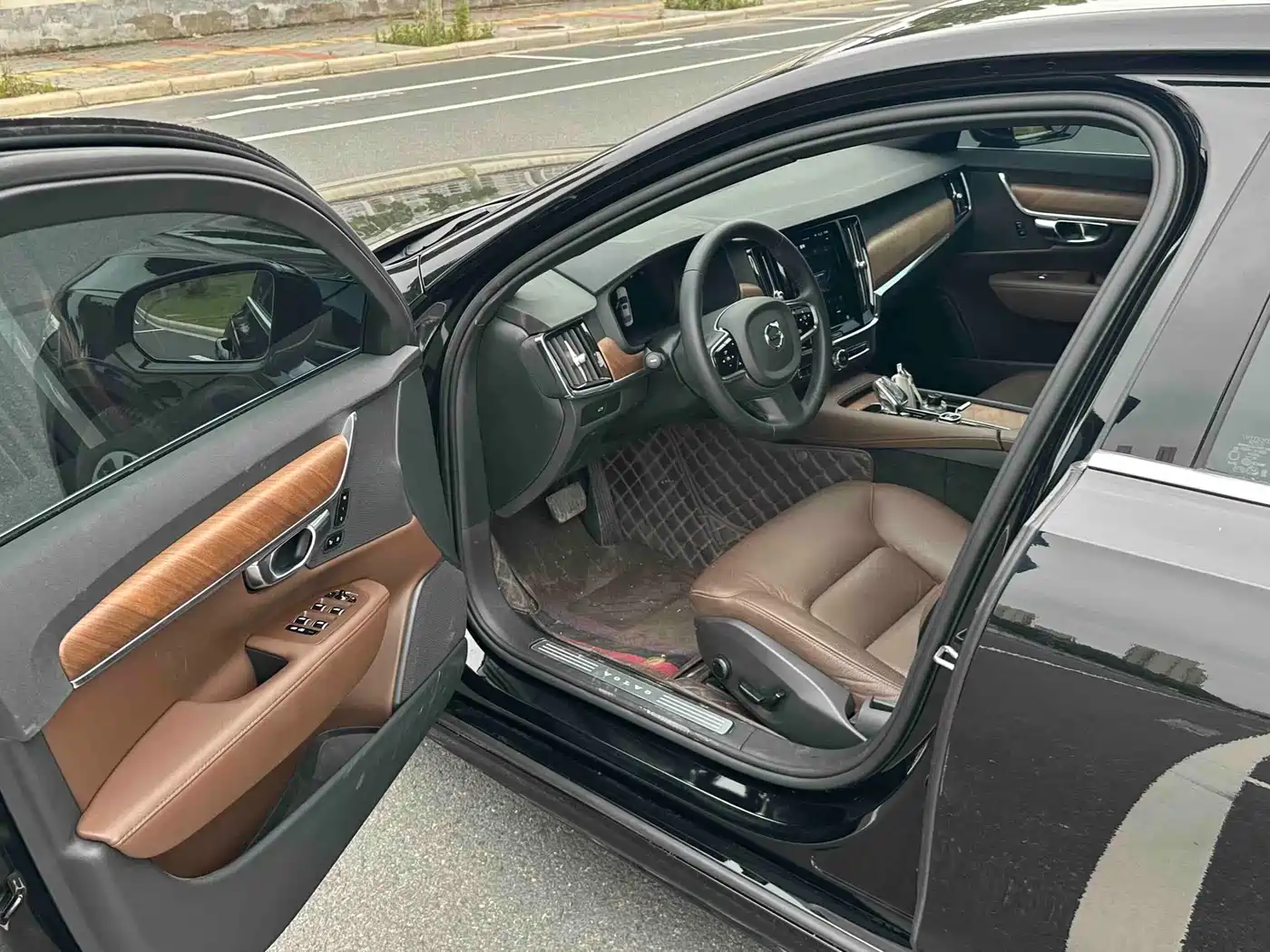 Volvo S90 2024 B5 Momentum Luxury Edition фото 7