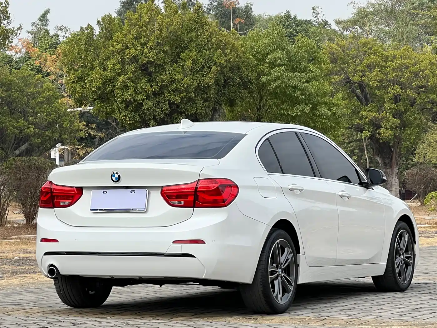 BMW 1 Series 2018 Facelift 118i Sport фото 6