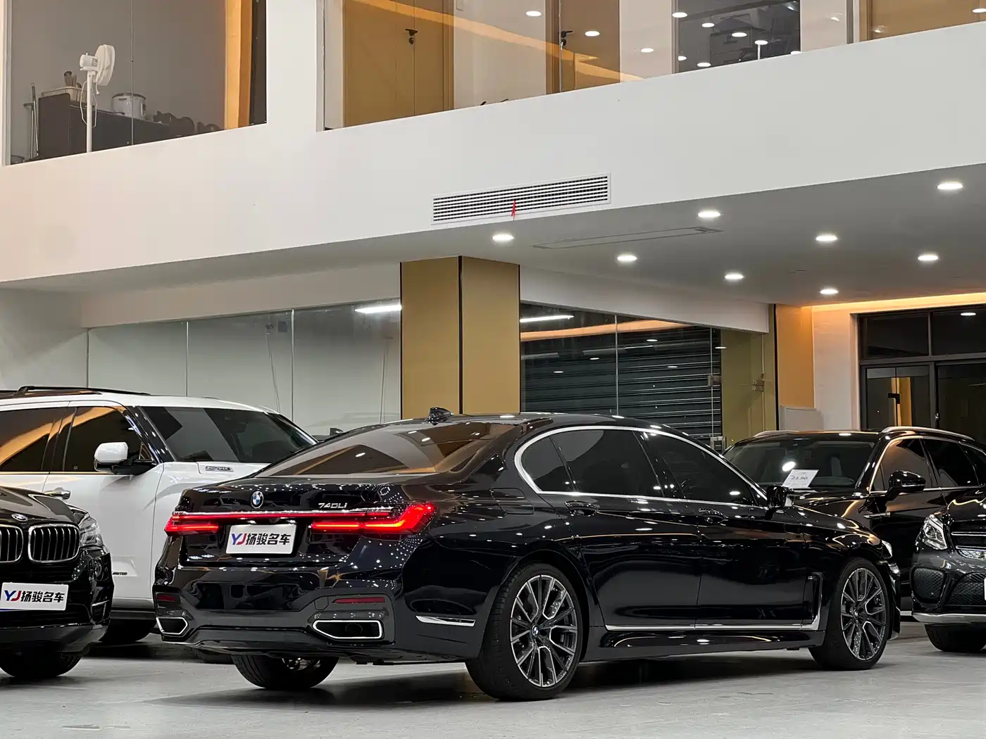 BMW 7 Series 2021 Model 740Li Leading M Sport Package фото 3