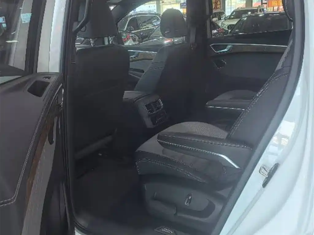Volkswagen Talagon 2022 380TSI 4WD R-Line Explorer Edition 6-seater фото 8