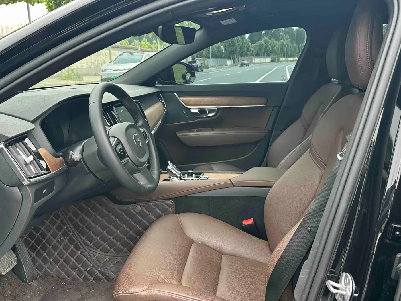 Volvo S90 2024 B5 Momentum Luxury Edition фото 5