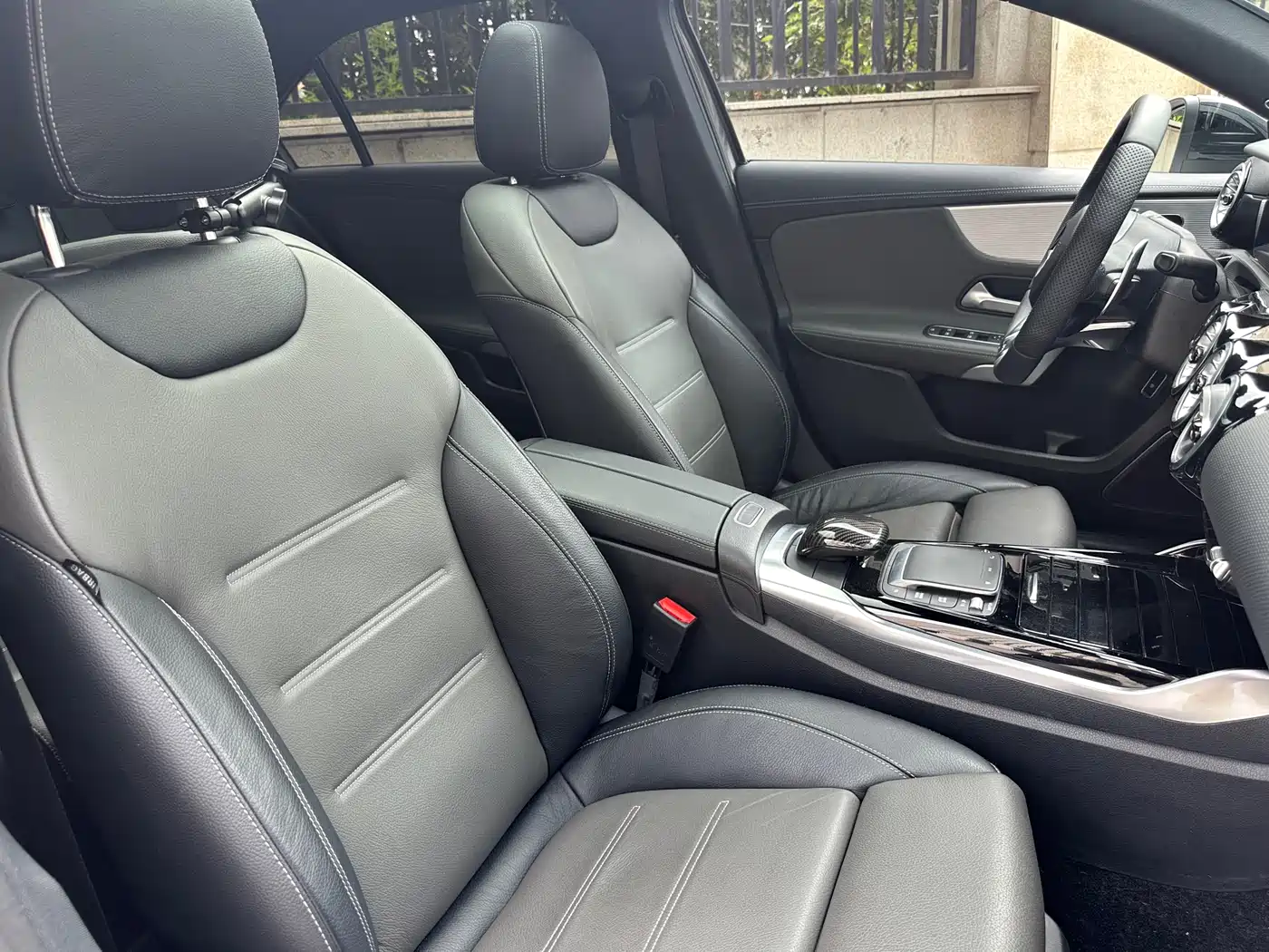Mercedes-Benz A-Class AMG 2023 Model Year AMG A 35 L 4MATIC фото 10