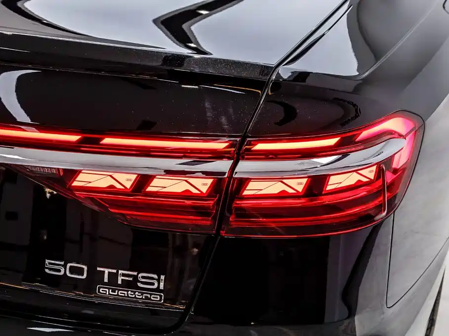 Фото 11 - Audi A8
