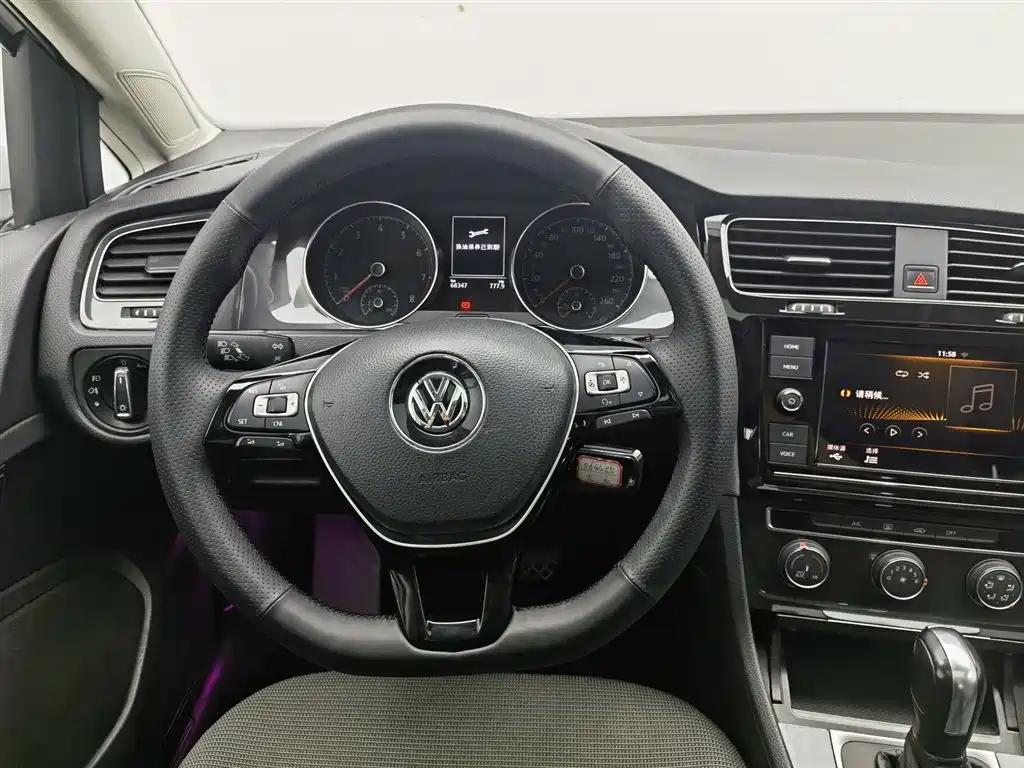 Volkswagen Golf 2018 1.6L Automatic Comfort фото 11