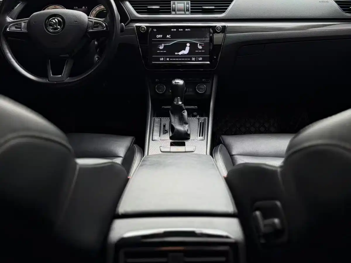 Škoda Superb 2018 TSI330 DSG Luxury Edition China V фото 7