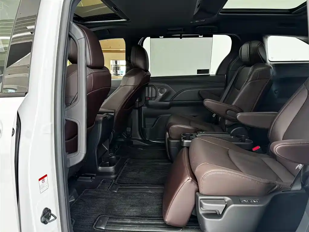 Toyota Granvia 2026 Model 2.5L Hybrid Prestige PLUS AWD Trim фото 12