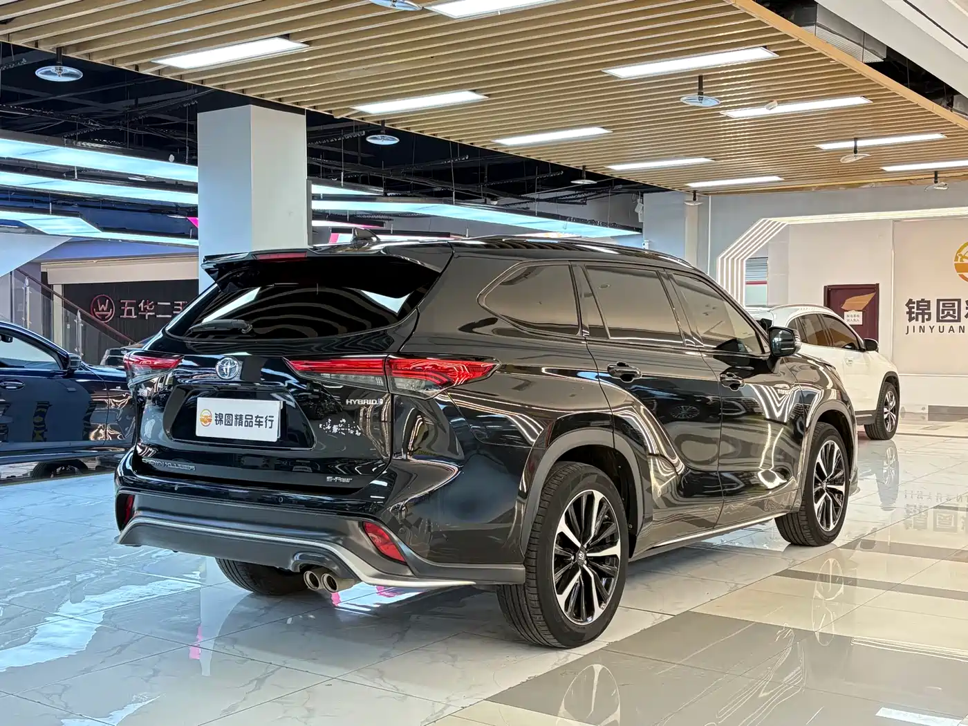 Toyota Crown Kluger 2023 2.5L HEV AWD Premium Edition фото 5