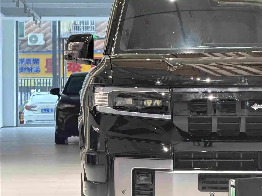 Fang Cheng Bao Leopard 8 2025 2025 Zhiyong Flagship 6-Seater